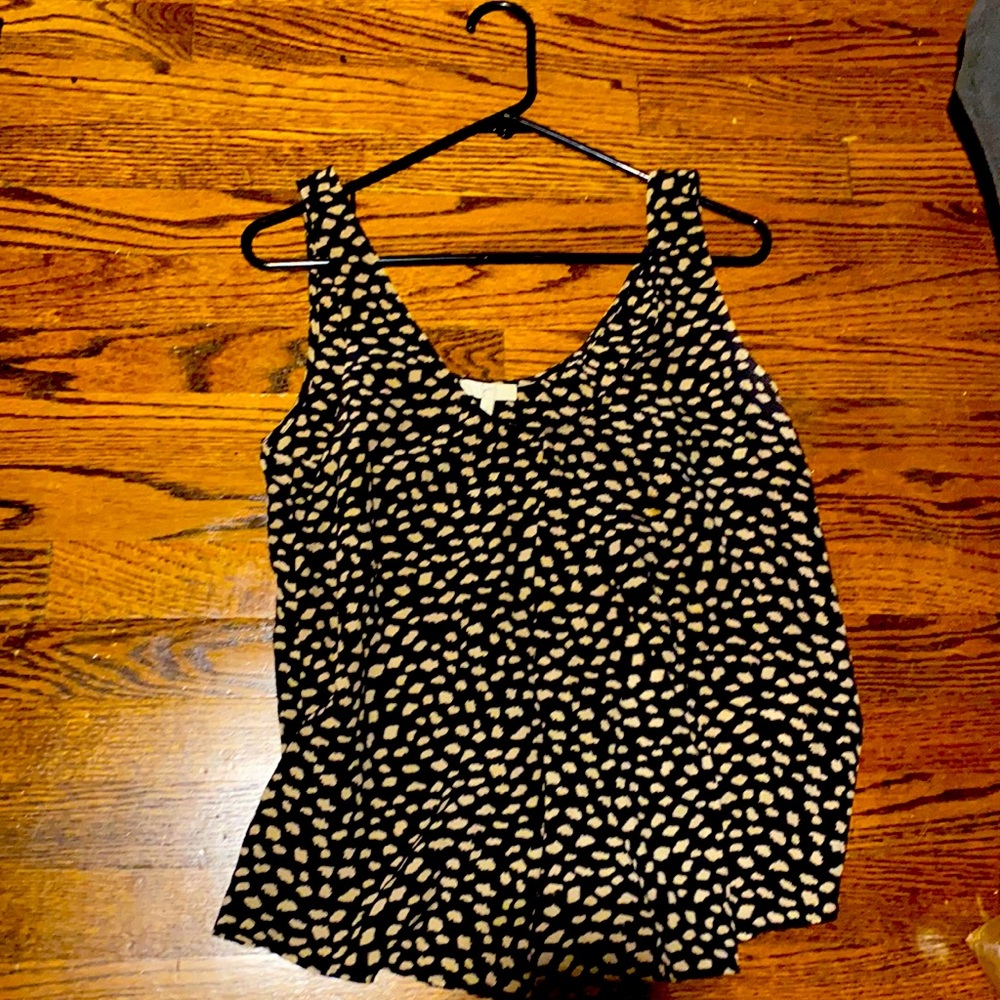 100% silk Joie summer top with billowy fit. Sits at the waist.